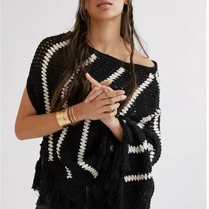 ONE SHOULDER CROCHET PONCHO ANTHROPOLOGIE BLACK AND WHITE ONE SIZE NWT